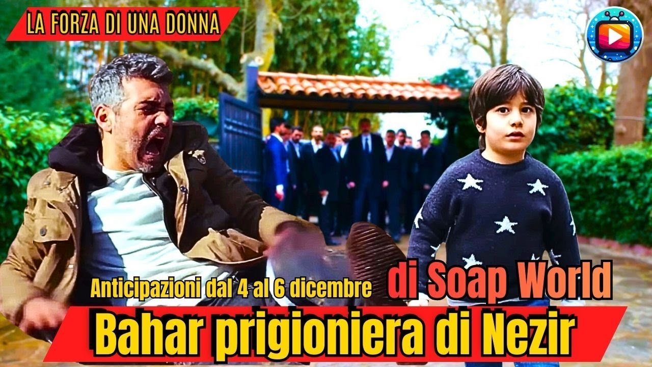 Una donna ferma davanti al cancello aperto di una casa di campagna, all'imbrunire