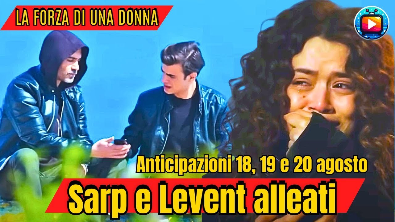 Una ragazza davanti a due monitor di videosorveglianza in una stanza buia
