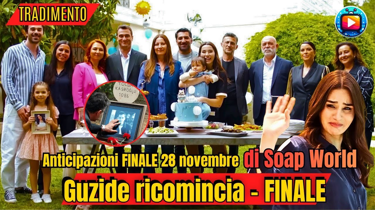 La famiglia riunita in giardino attorno a una torta di compleanno azzurra con i palloncini: una bambina stringe una foto incorniciata, una ragazza tiene in braccio un bambino, tutti sorridono; in un riquadro un uomo inginocchiato davanti a una lapide con una fotografia.
